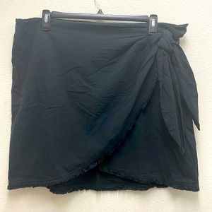 Sz 3x - NWOT - Black Faux Wrap Skirt - Fringe Hem - Hook & Eye + Zipper Close